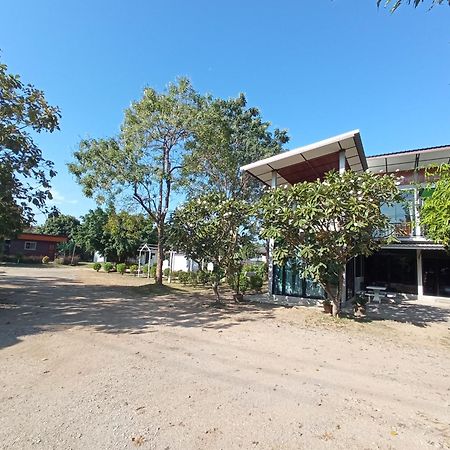 Baan Rabiangdao Uthaithani อุทัยธานี ภายนอก รูปภาพ